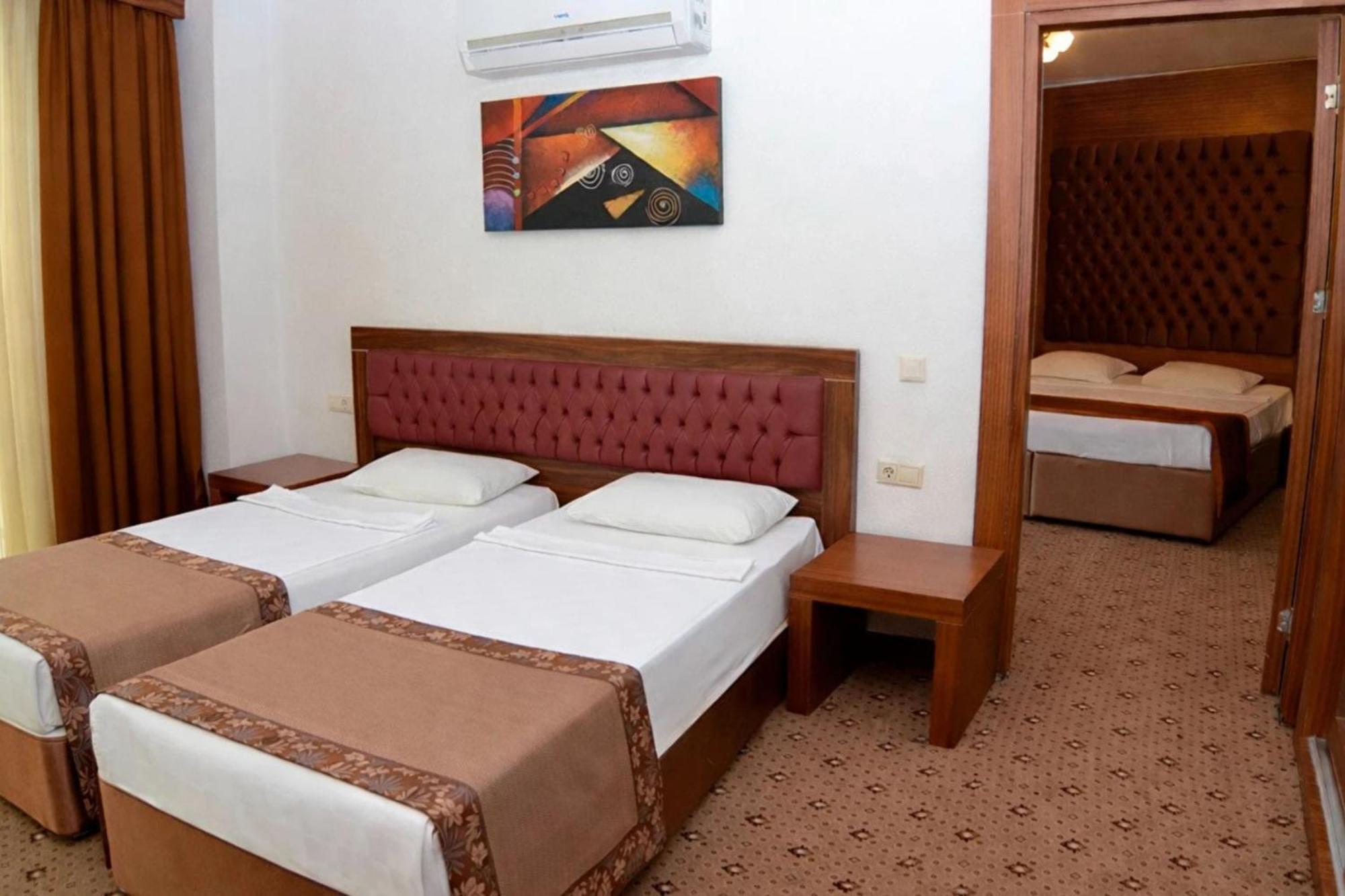 Family Room,1742734855:JPEG