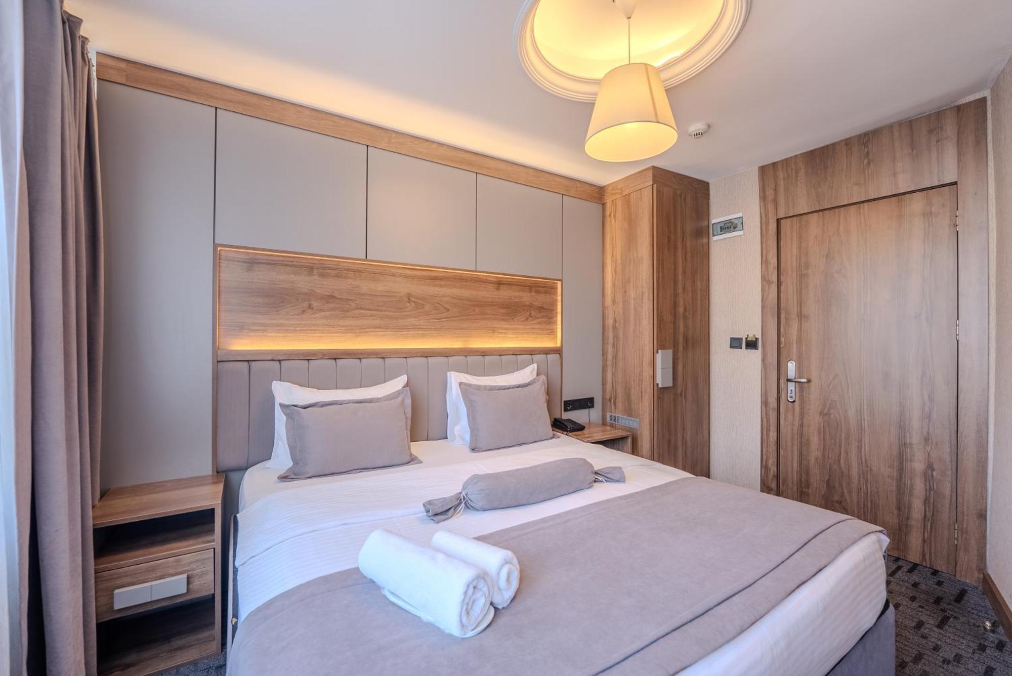 Large Single Room,1742745228:JPEG