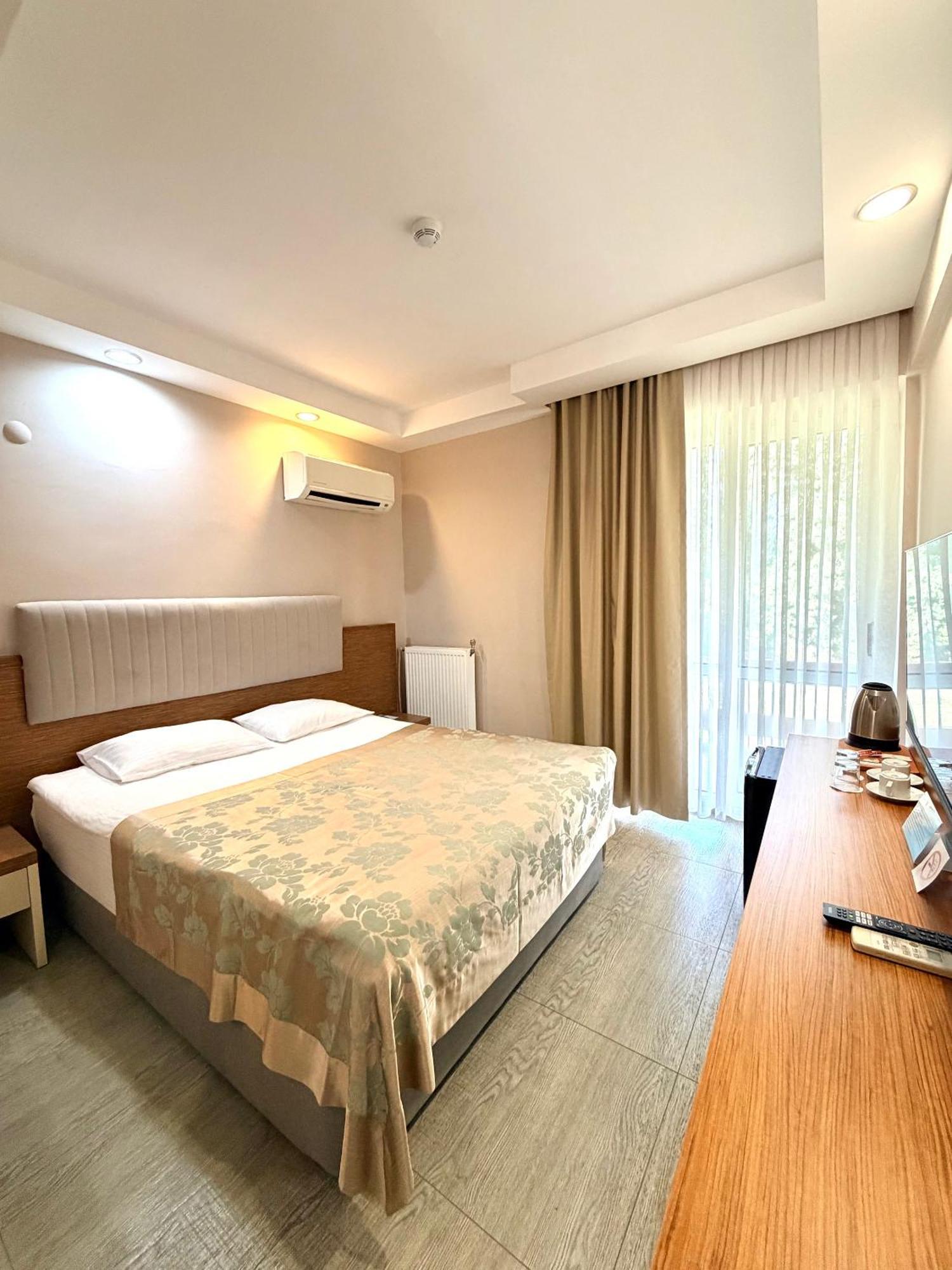 Twin Garden Room