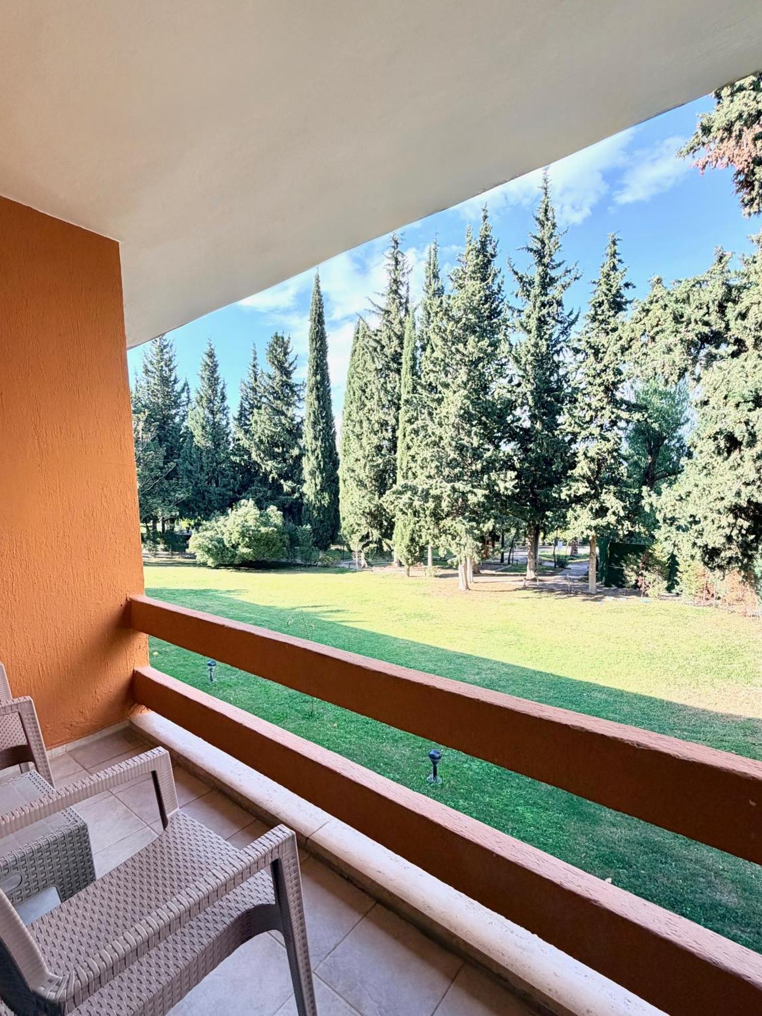 Twin Garden Room