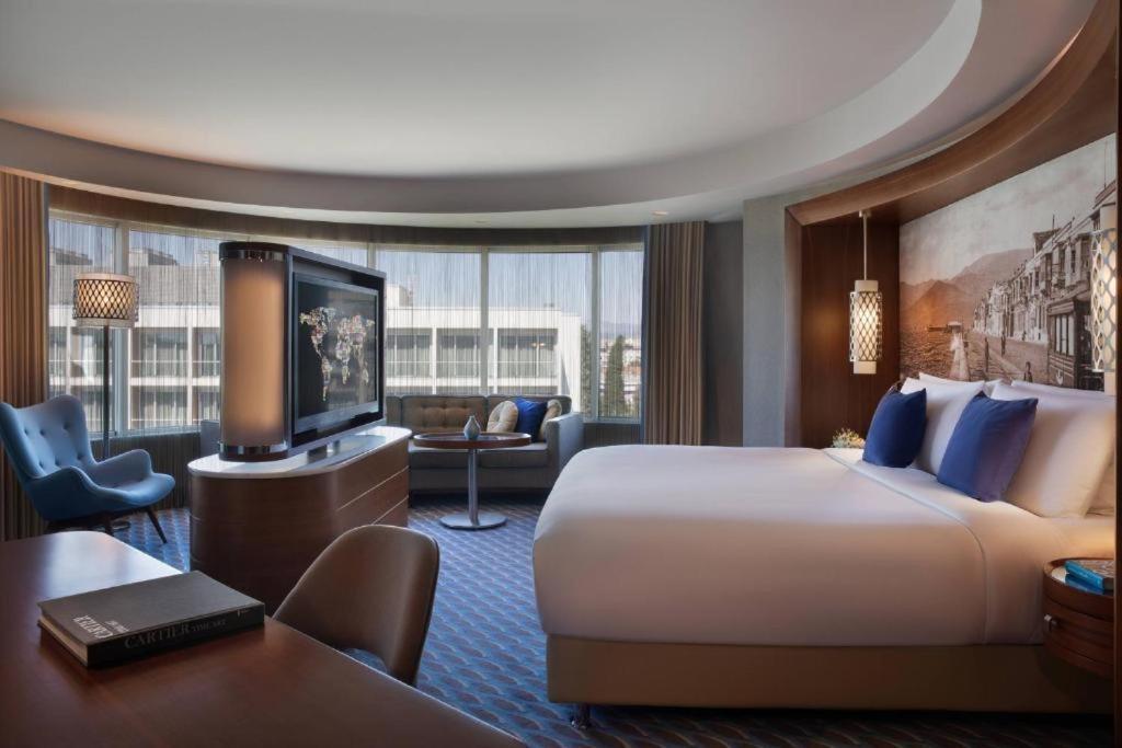 Suite Junior avec Accès au Salon Exécutif - Vue Partielle sur Mer