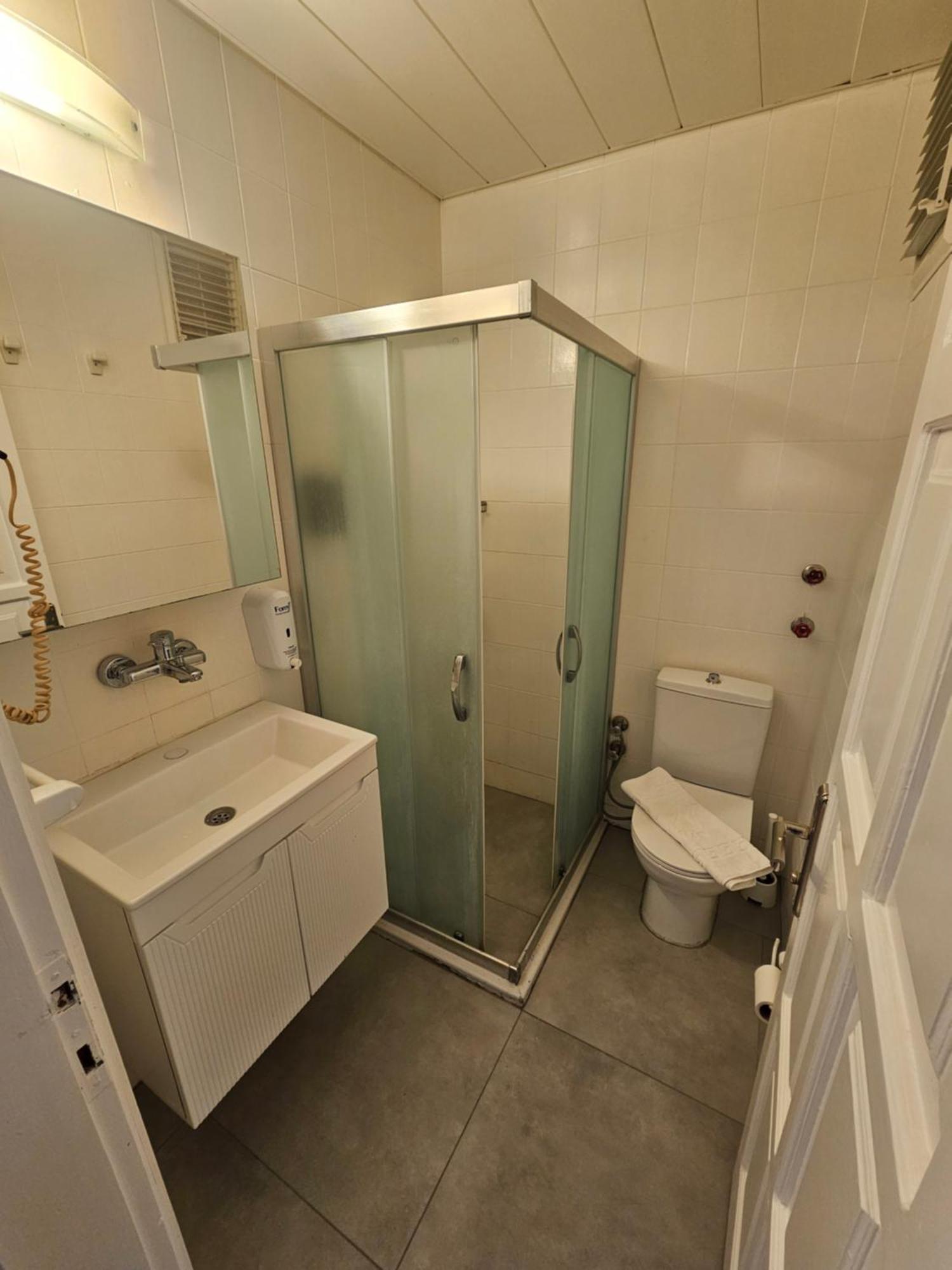 Economy Double Room - Annex,1742814134:JPEG