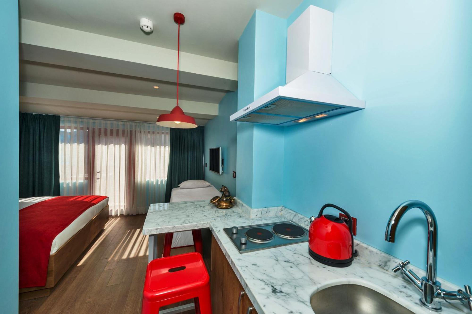 Suite Deluxe con balcón y zona de cocina
