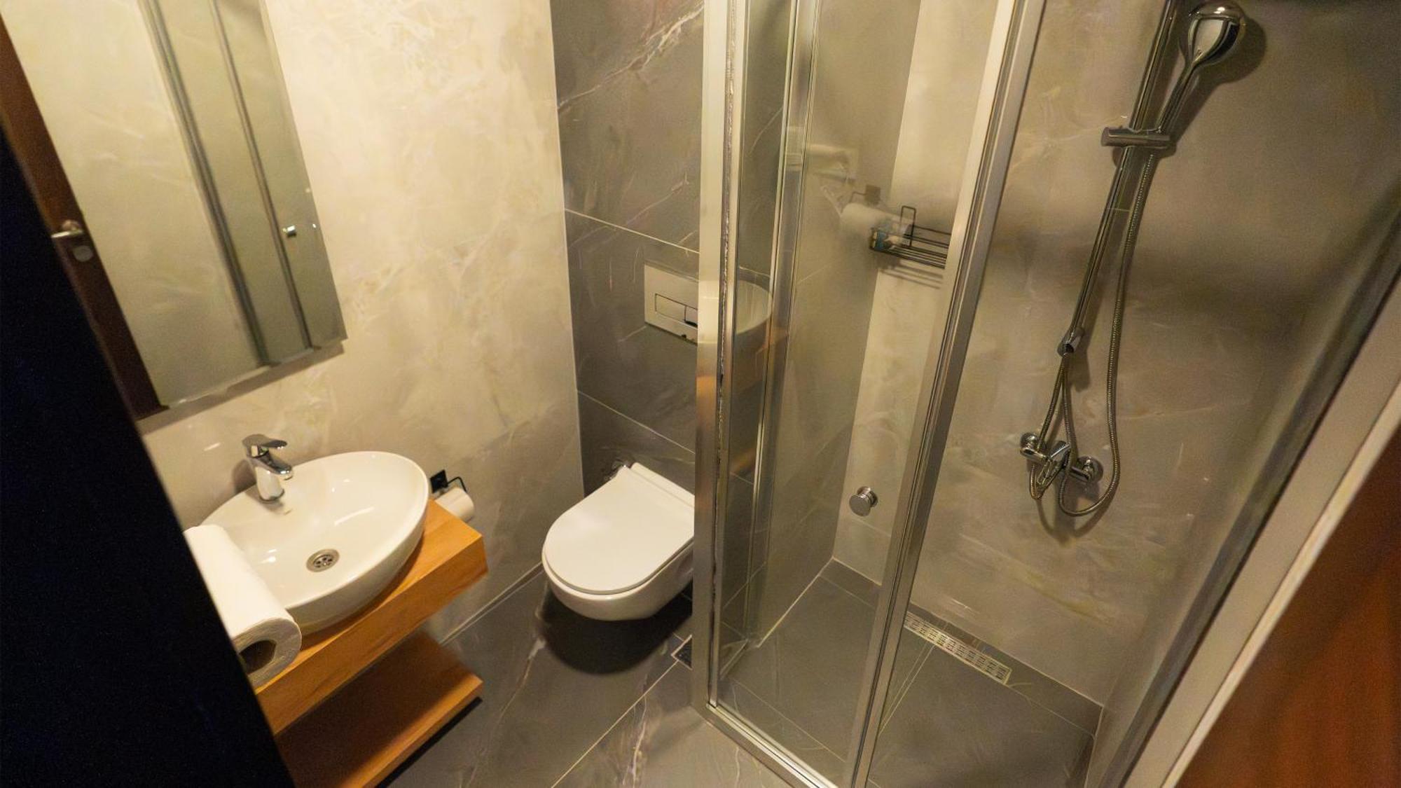 Twin Room,1742977421:JPEG