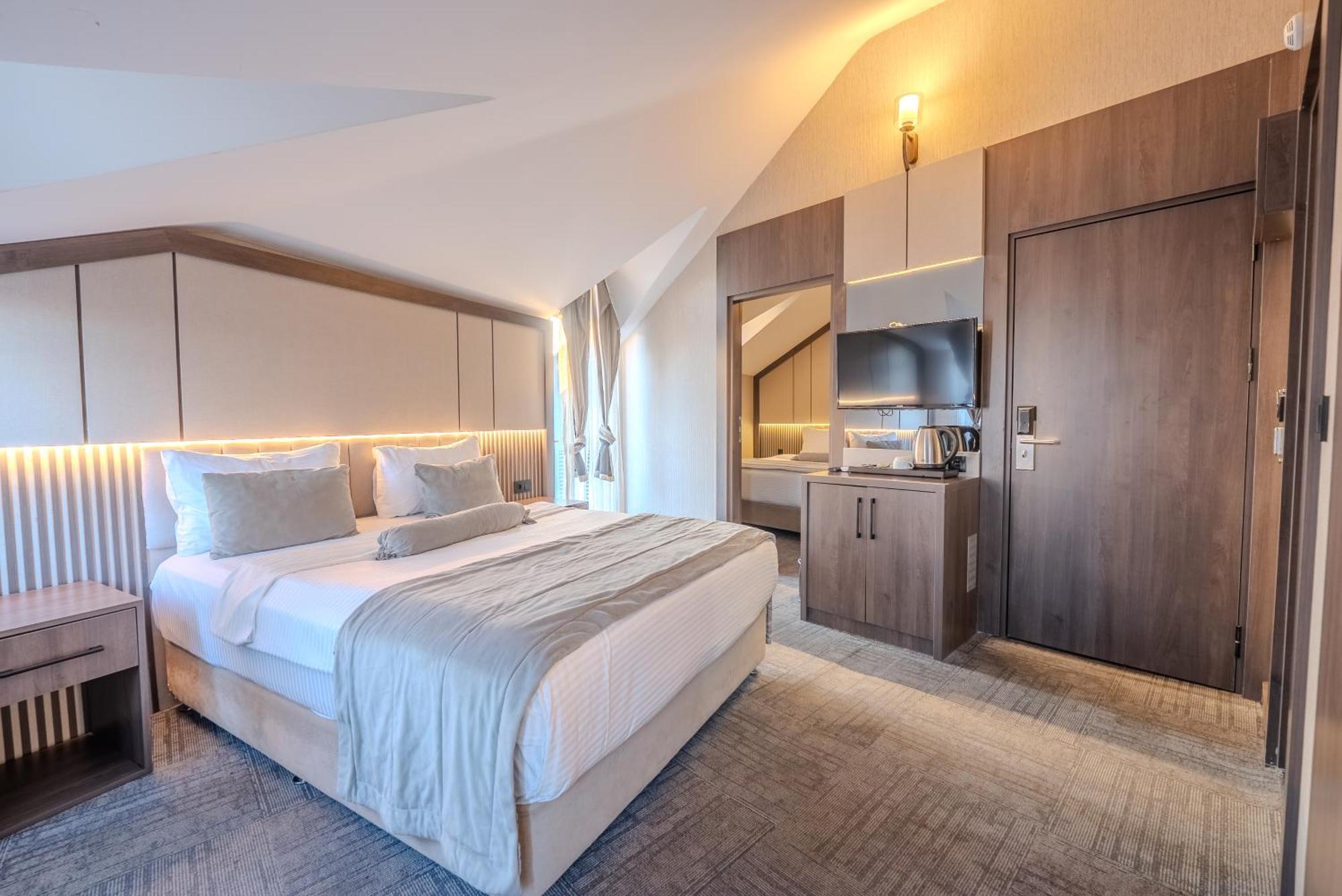 Suite,1743198980:JPEG