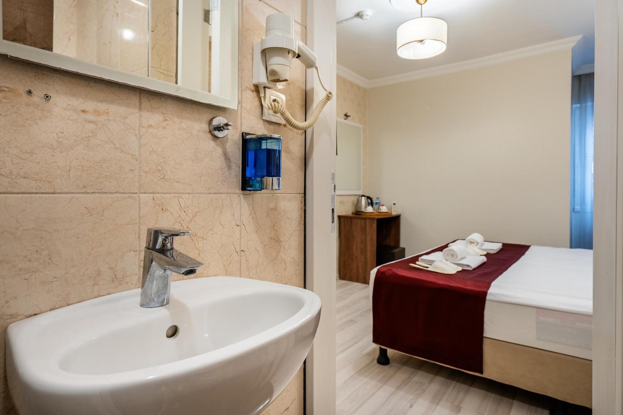 Economy Room WITHOUT WINDOW