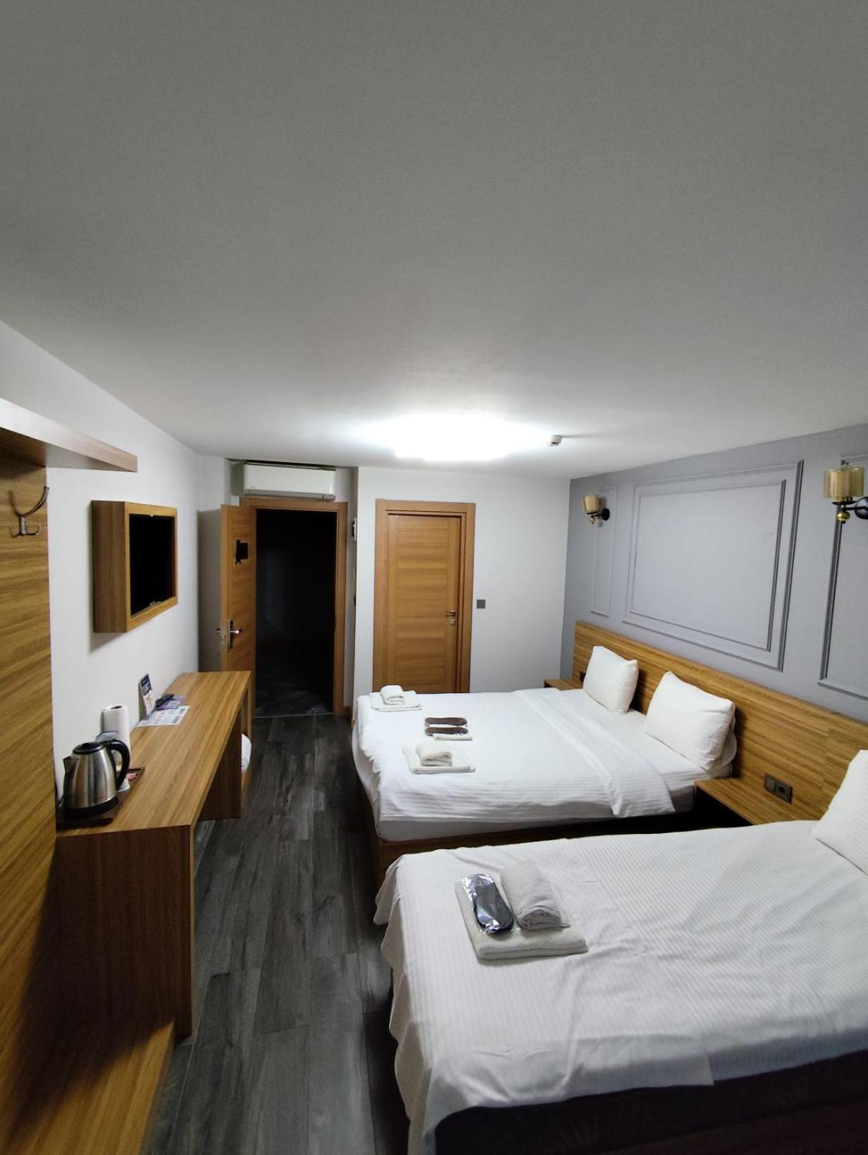 Family Room,1743679998:JPEG