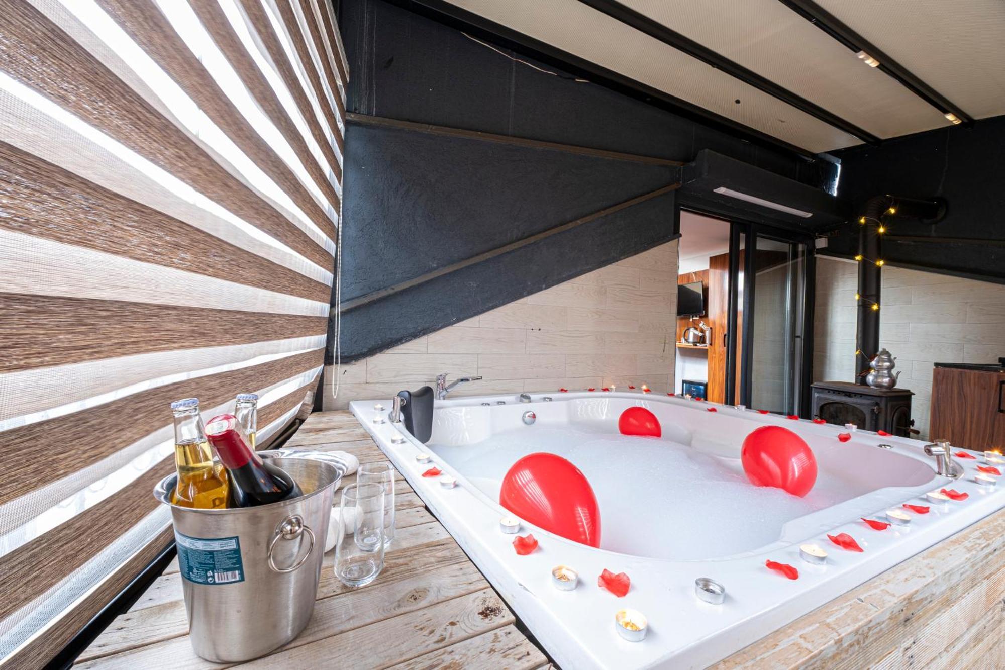 Double Room with Spa Bath,1743729118:JPEG