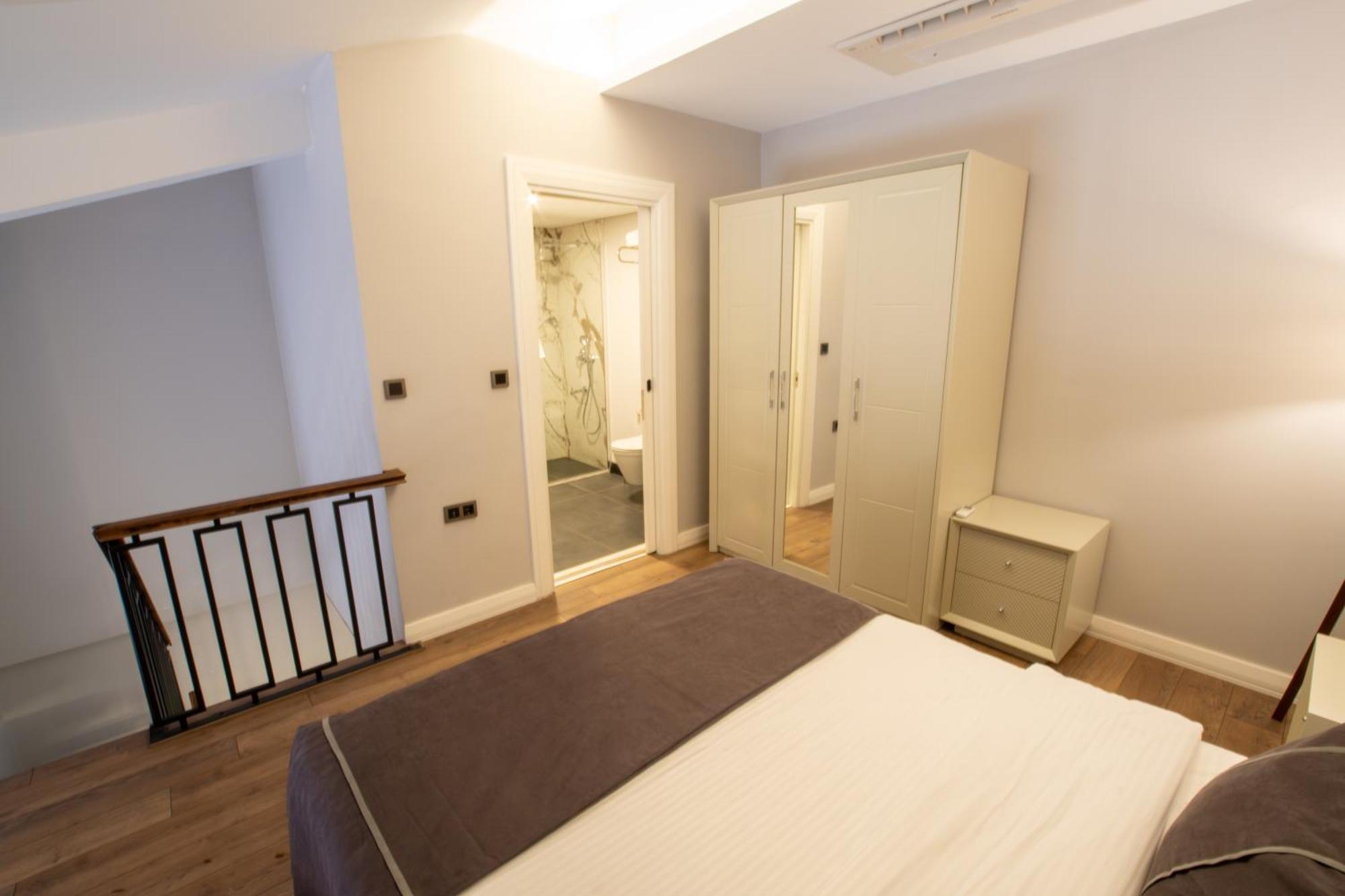 Suite,1743769704:JPEG