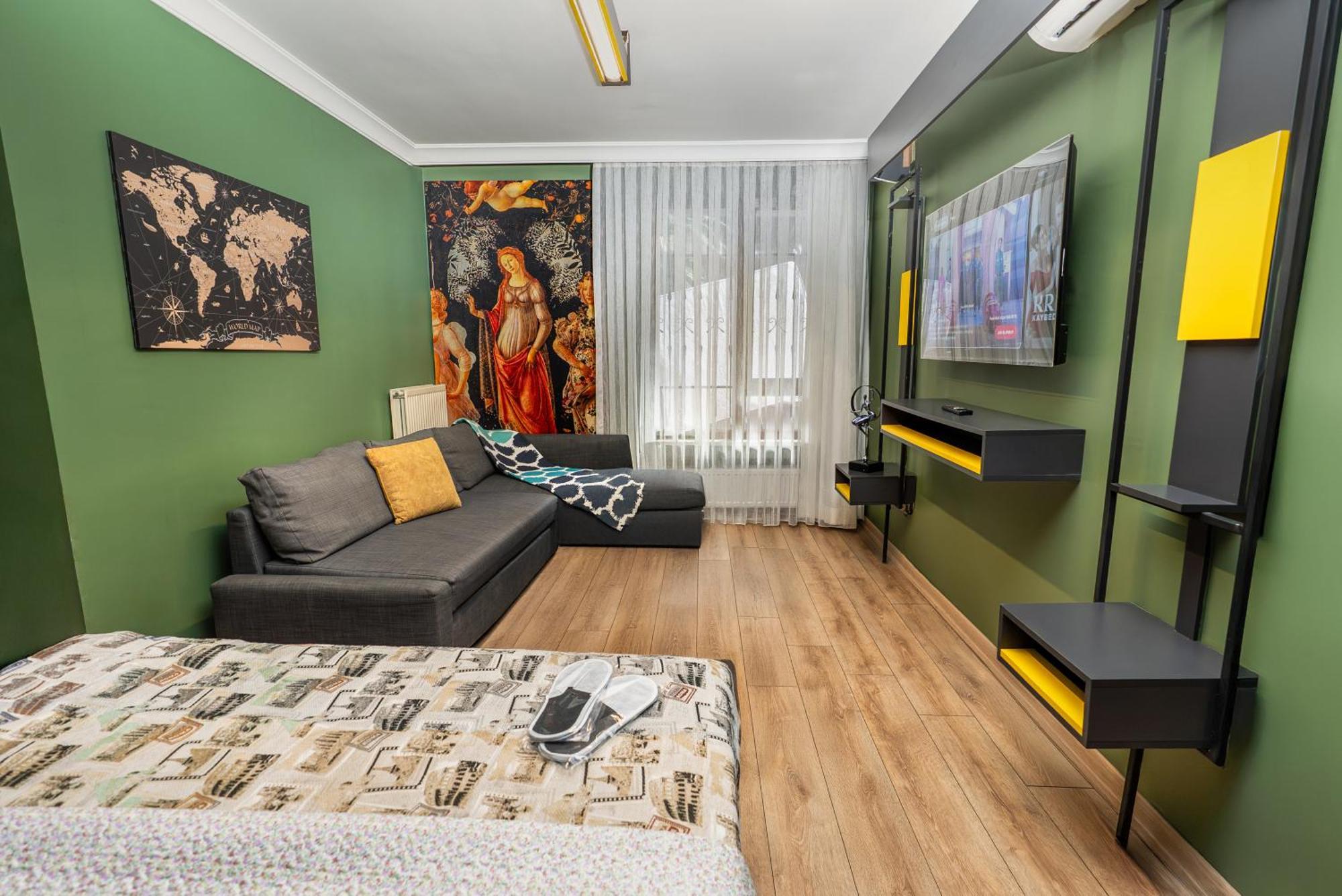 Family Room with Garden View