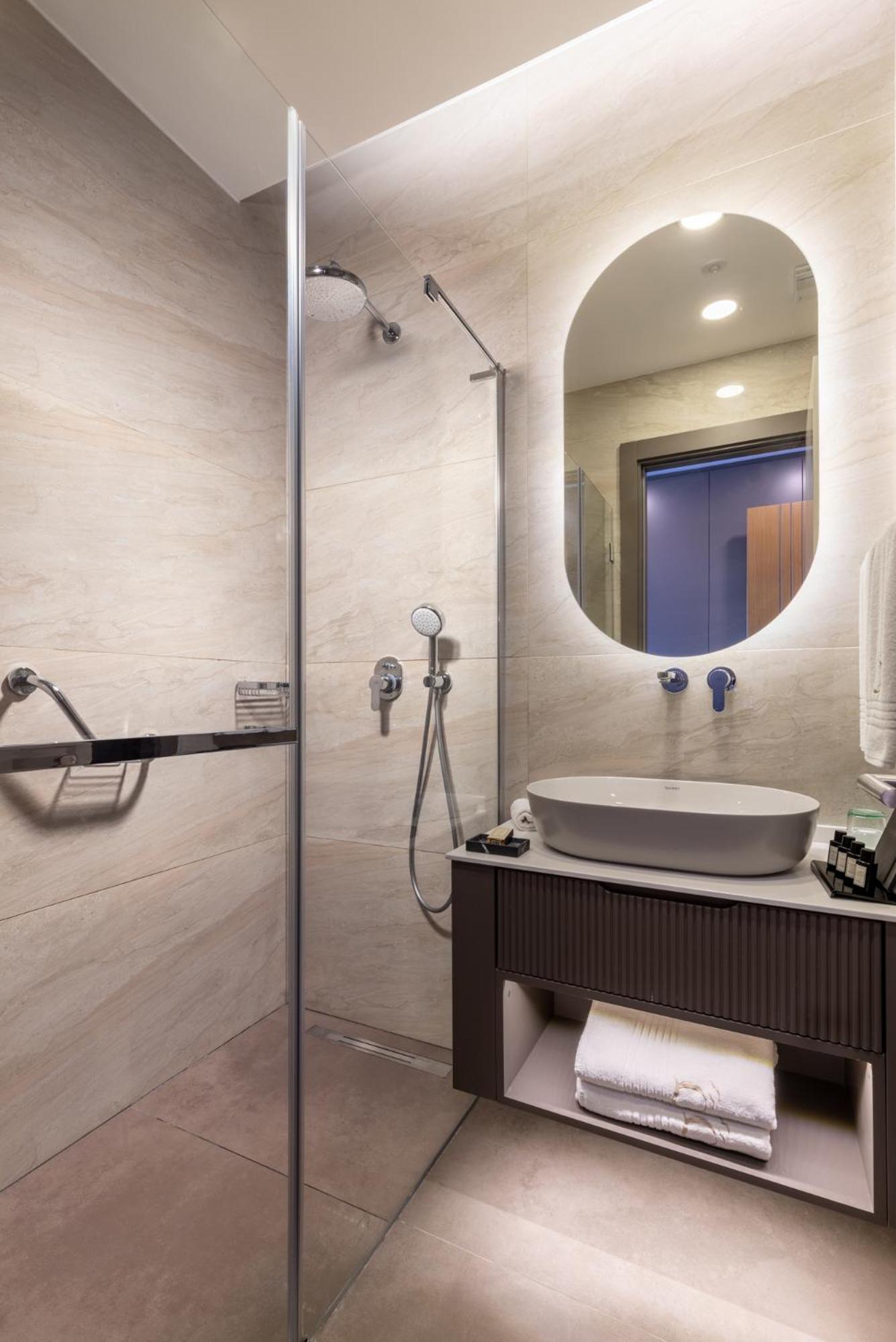 Double or Twin Room with Sea View
