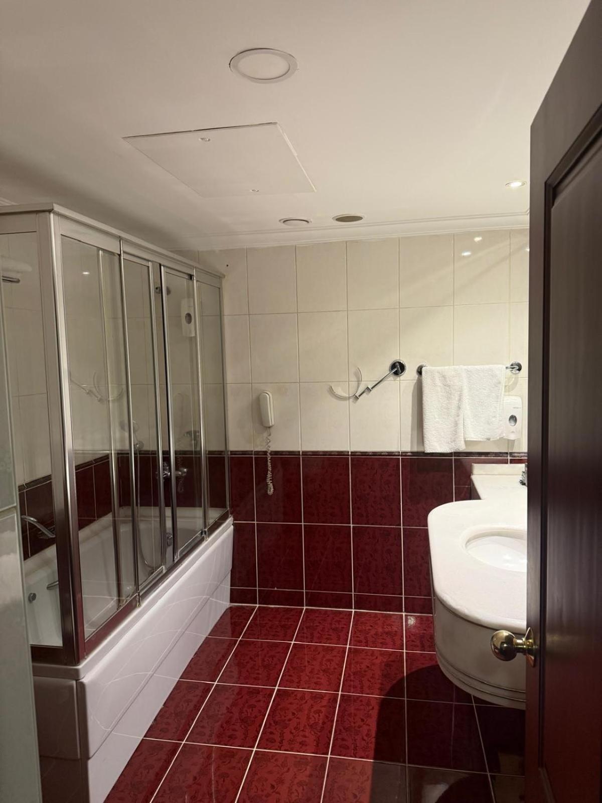 King Suite,1756442570:JPEG