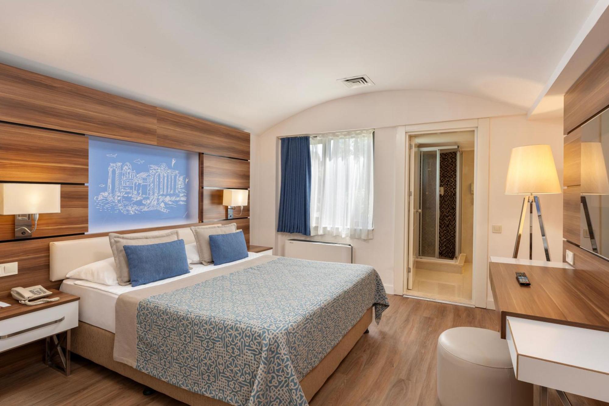 Family Room (3 Adults + 1 Child),1756446810:JPEG