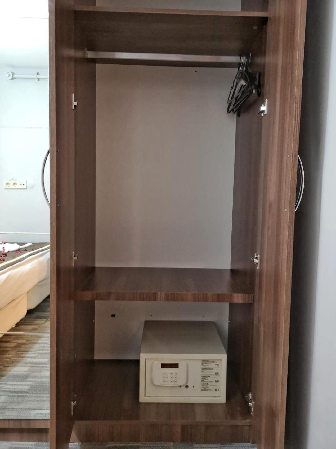 Three-Bedroom Apartment,1758560848:JPEG