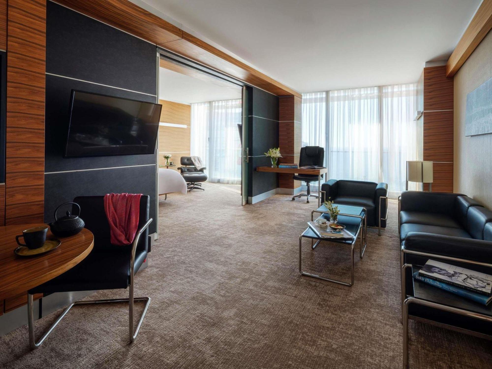 Business Suite with Garden view,1758280642:JPEG