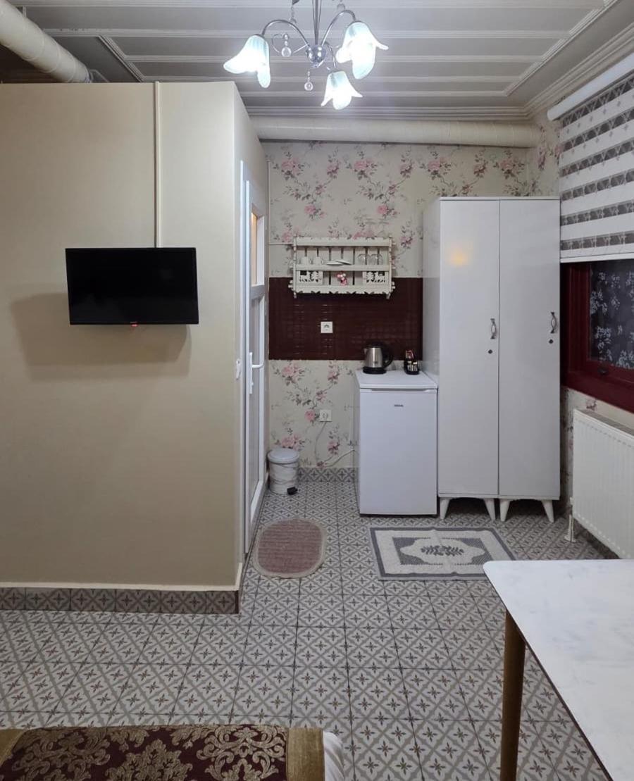 Single Room,1759039757:JPEG