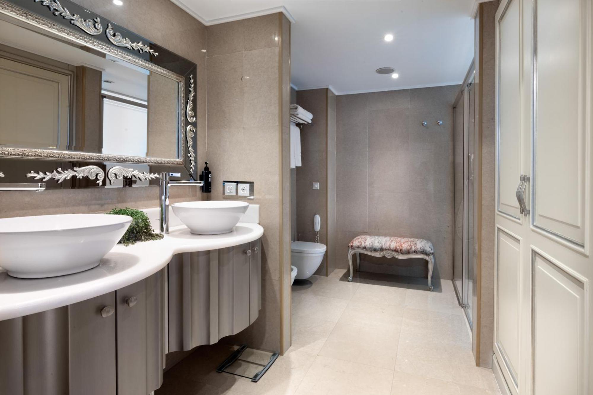 Luxury Suite