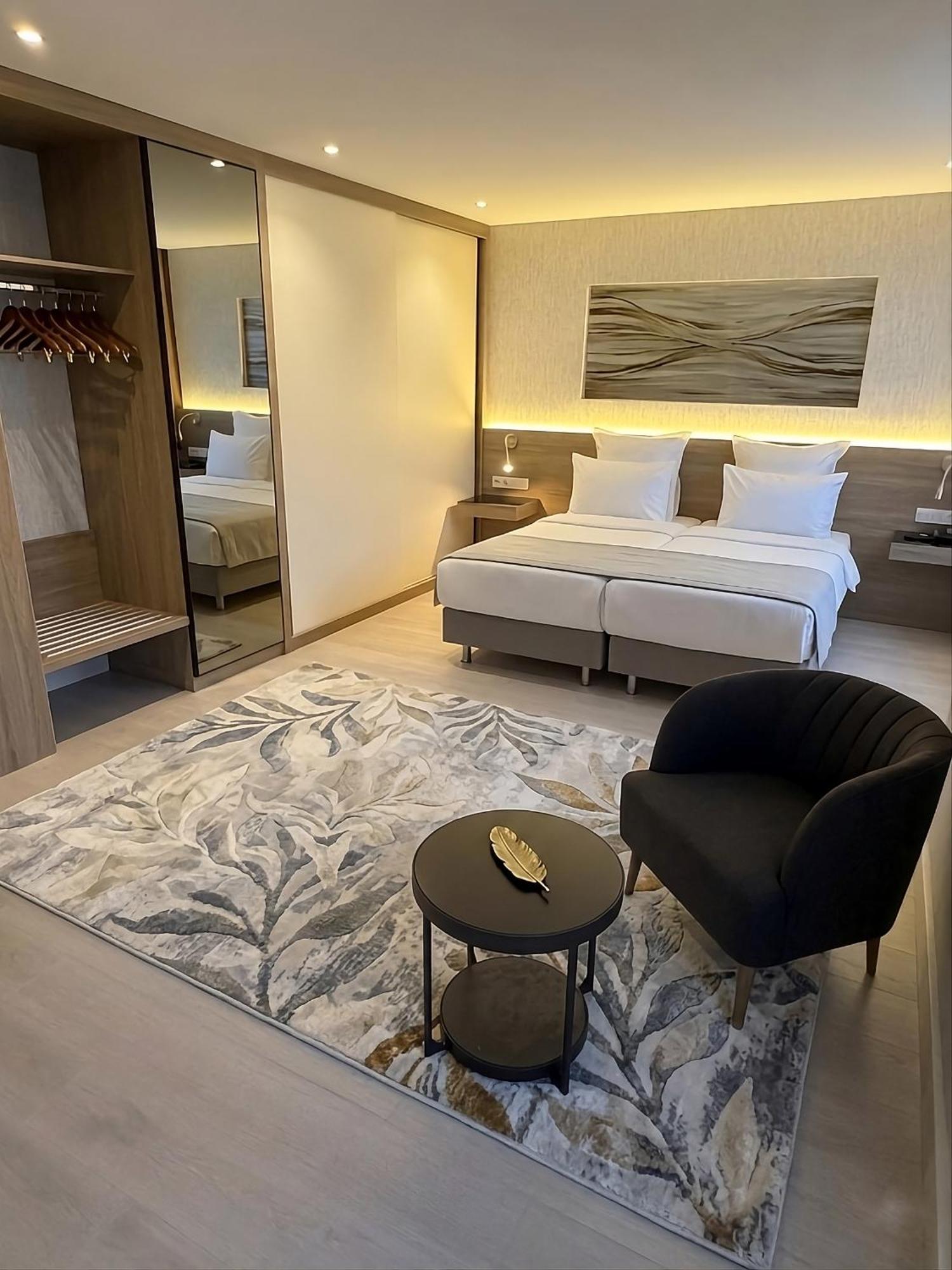 Deluxe Queen Room