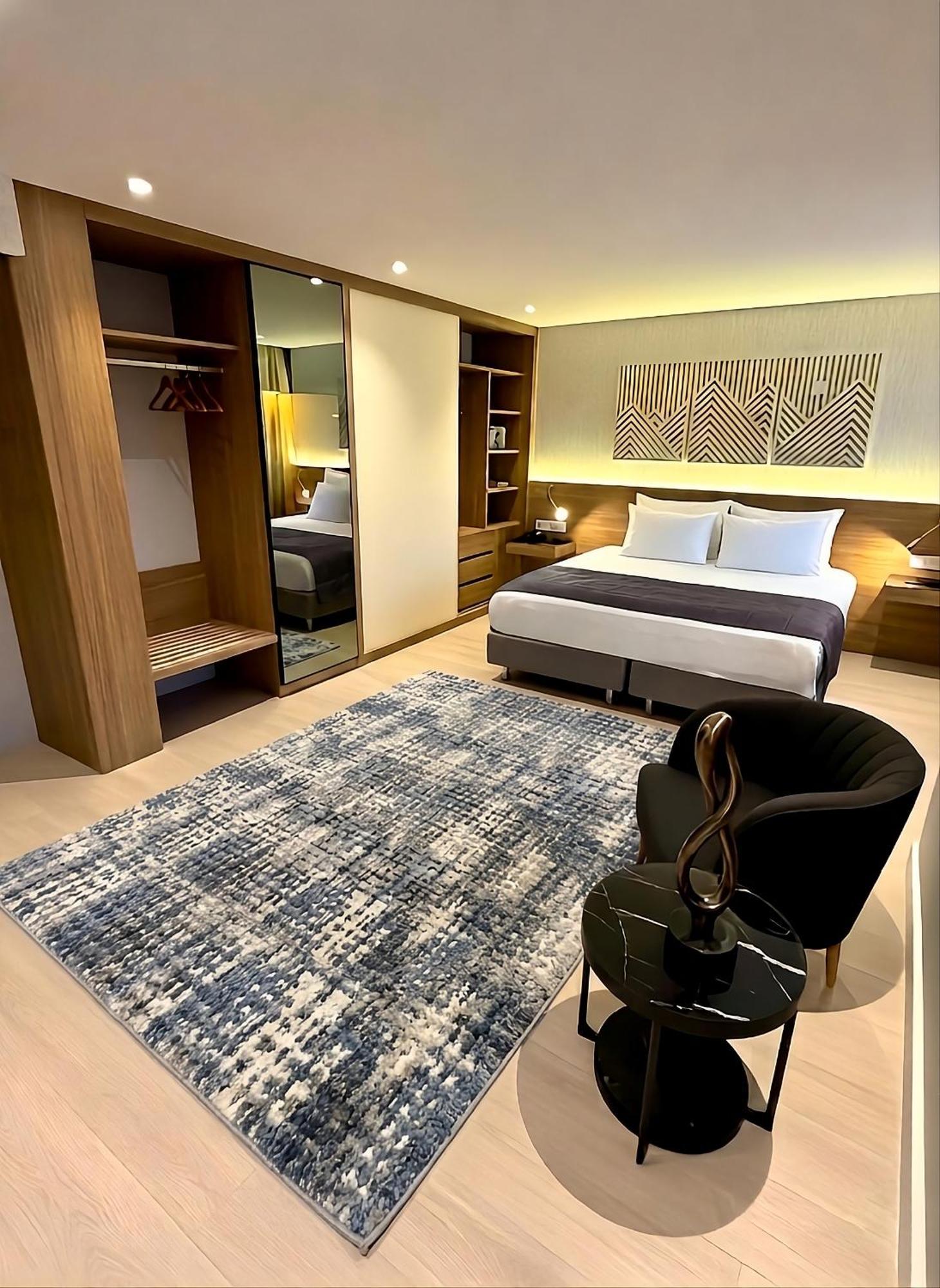 Deluxe Queen Room