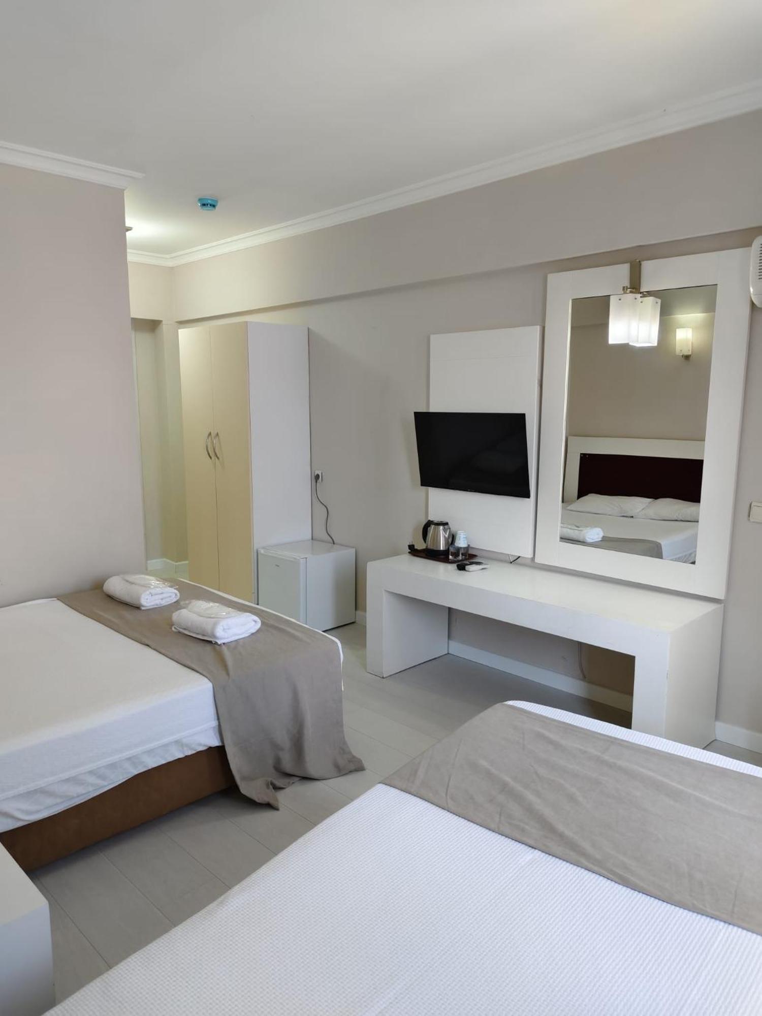 Doppelzimmer mit Balkon (2 Erwachsene + 1 Kind)