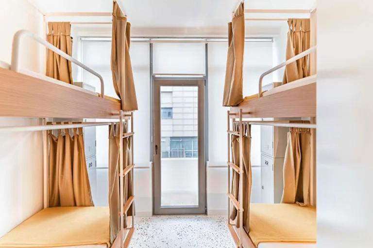 Eenpersoonsbed in Vrouwenslaapzaal