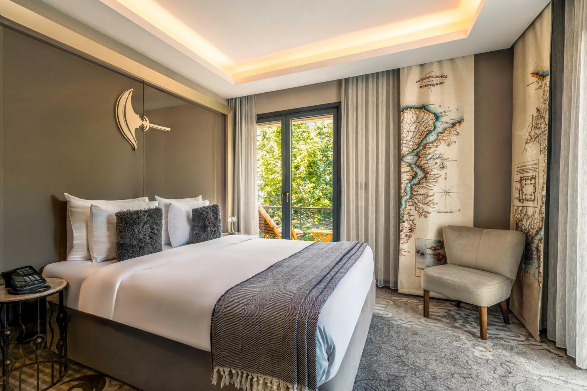 Deluxe Corner Double or Twin with Balcony