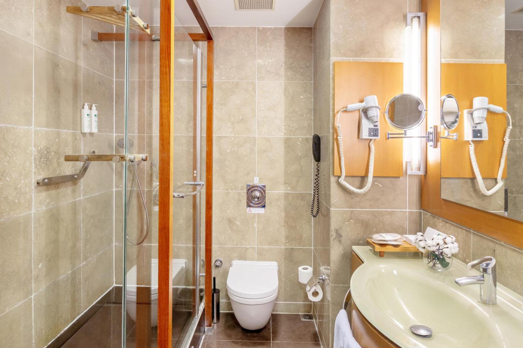 Executive Room Lounge Access