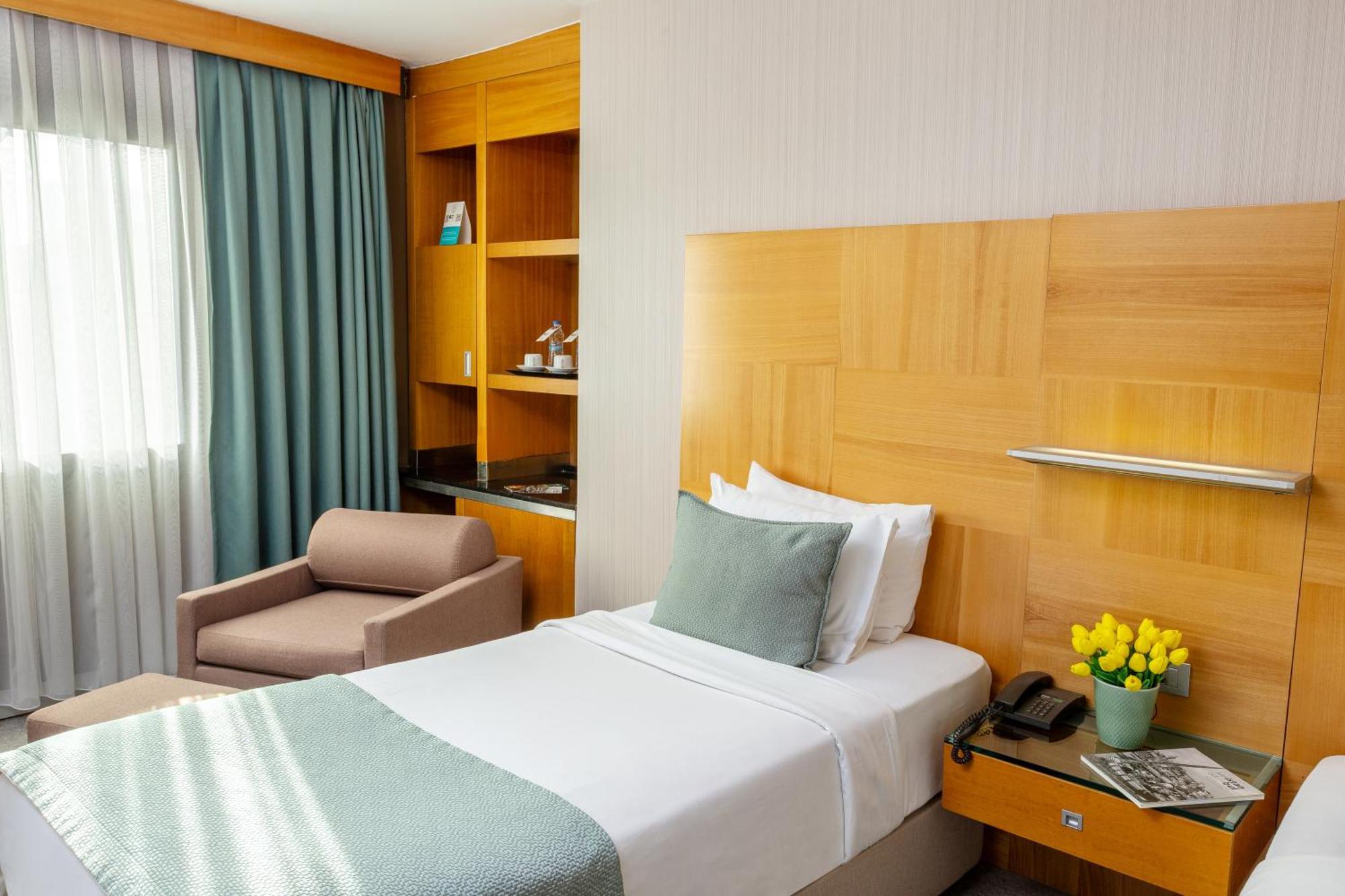 Executive Room Lounge Access
