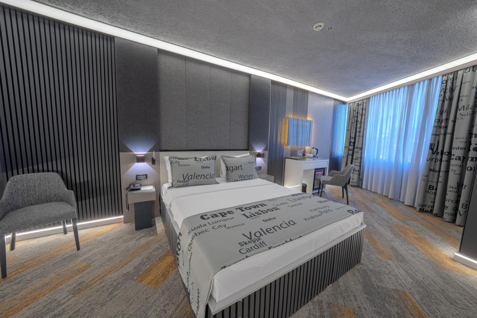 Deluxe King Room - Non-Smoking