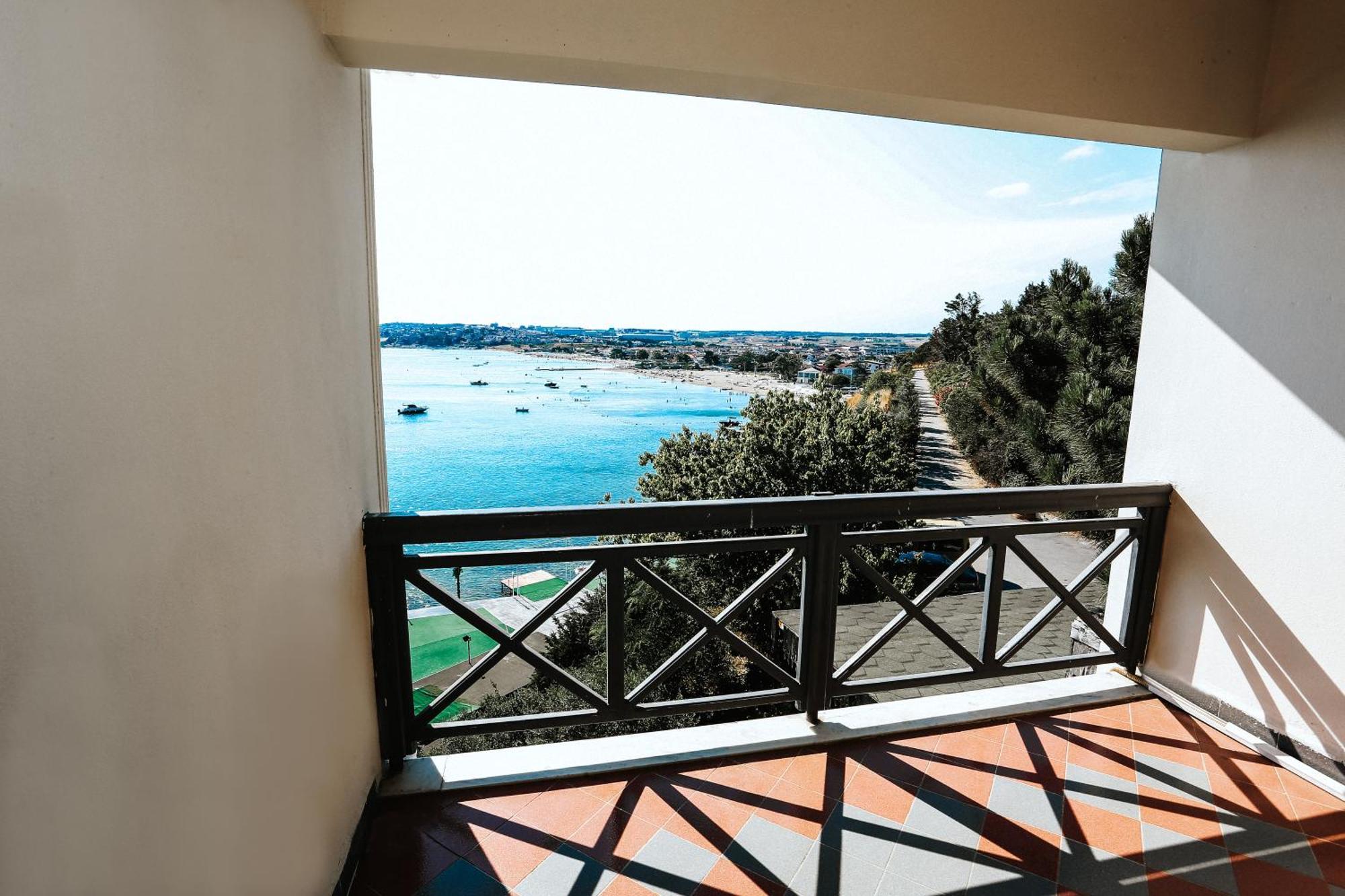 Deluxe Üç Kişilik Oda - Deniz Manzaralı