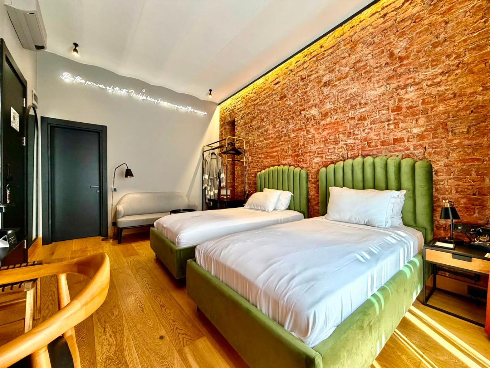 Superior Twin Room Street View