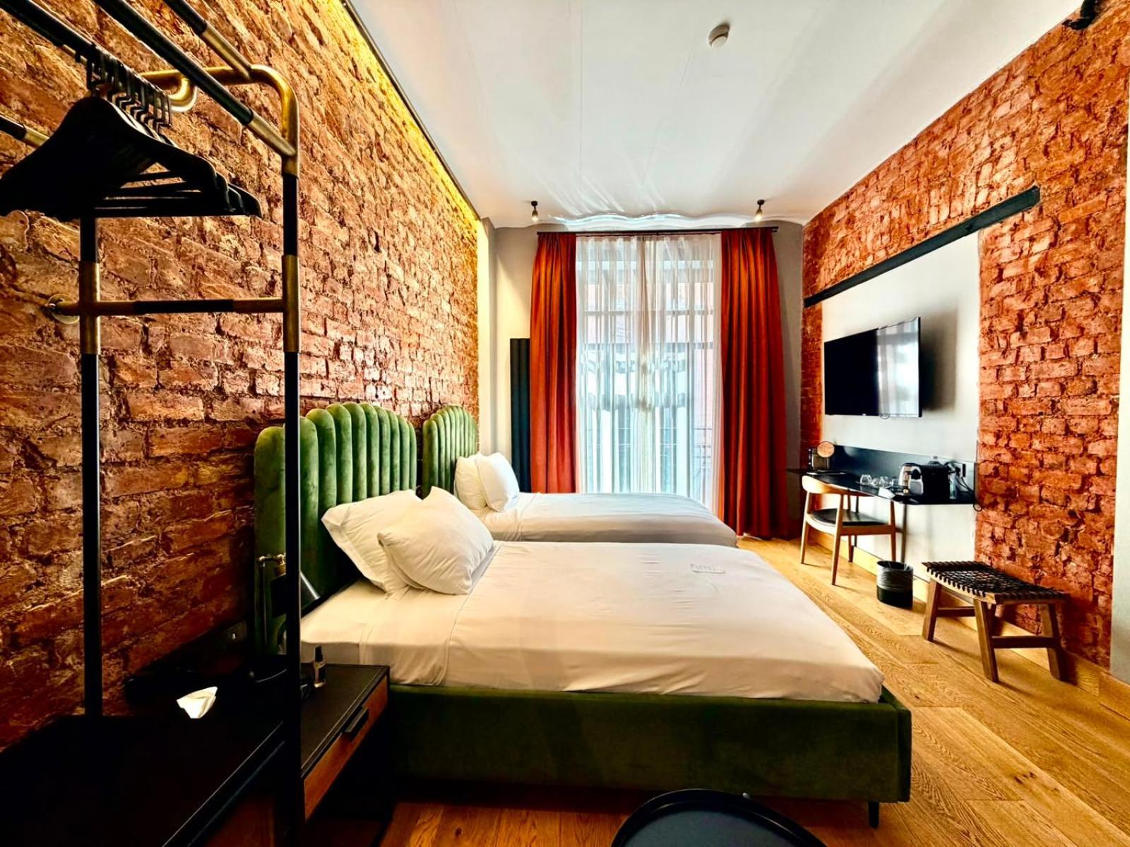 Superior Twin Room Street View