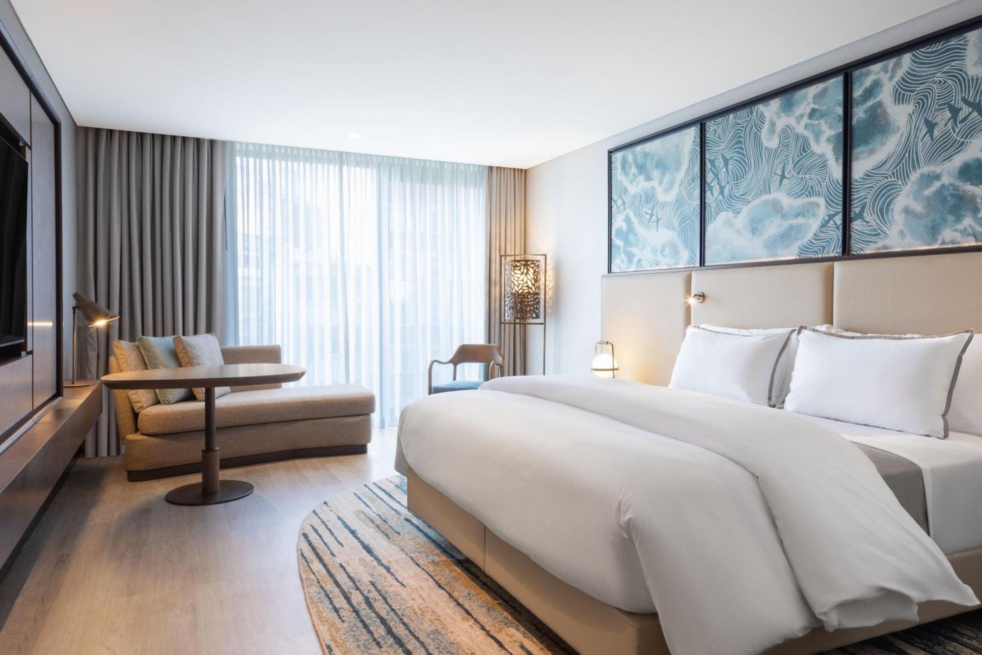 Deluxe King Room City View