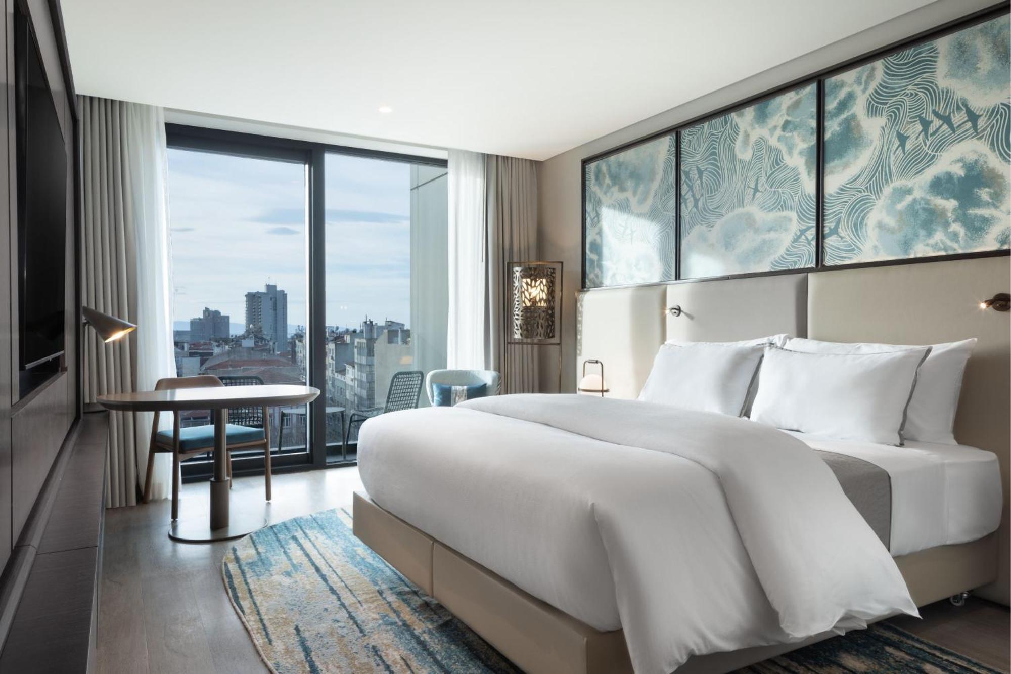 Deluxe Guest room 1 King City view Balcony