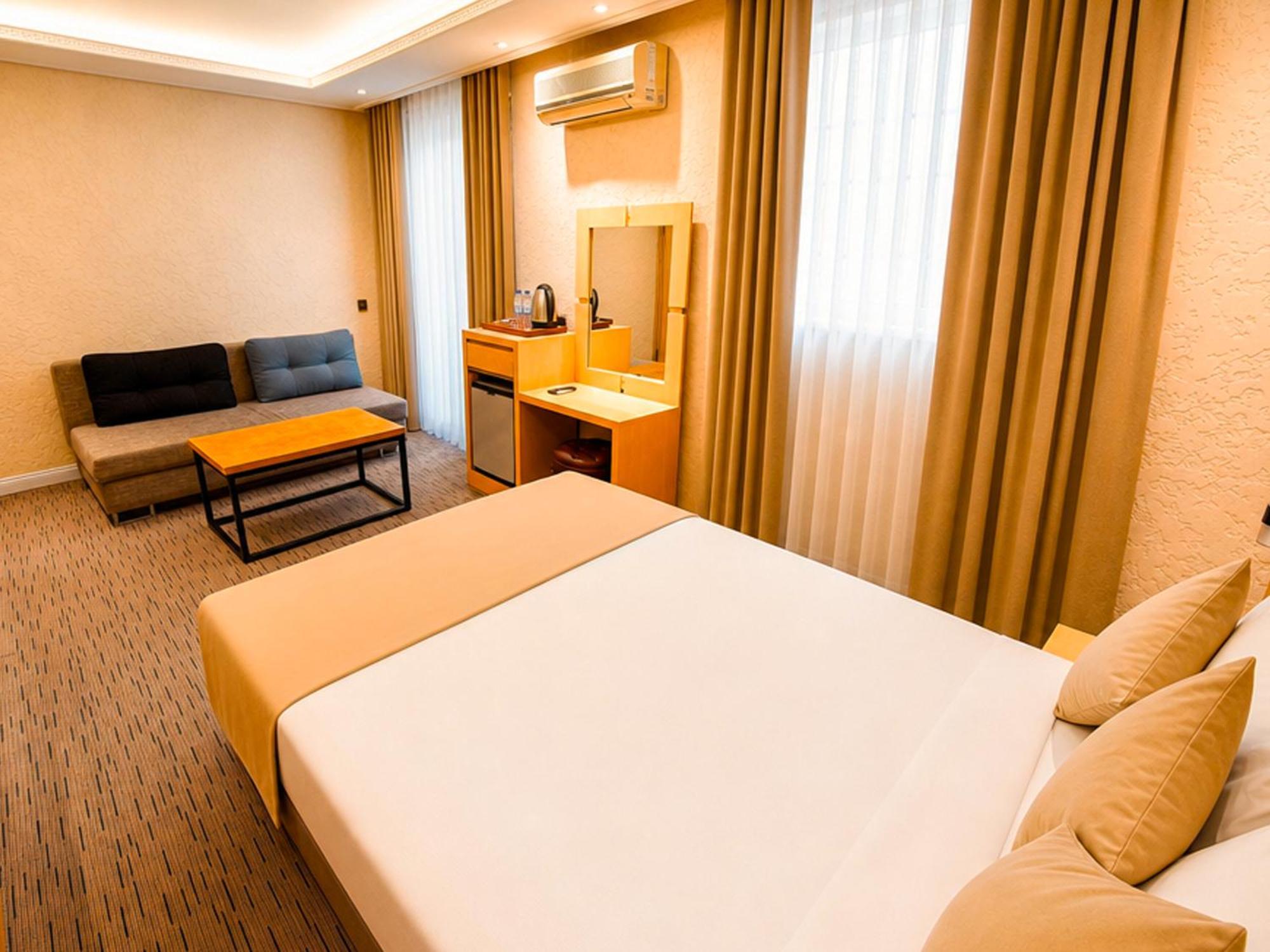 Deluxe Family Room