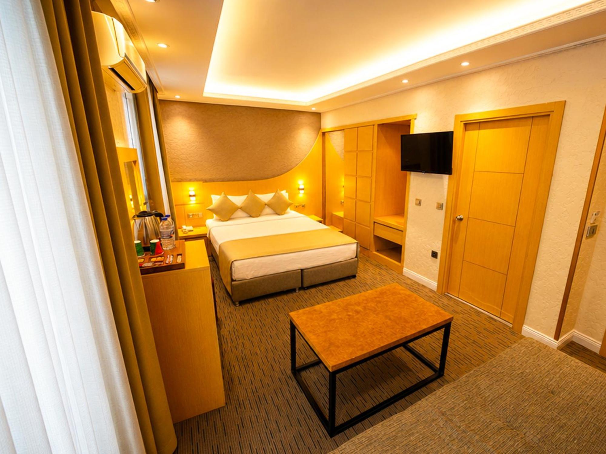 Deluxe Family Room