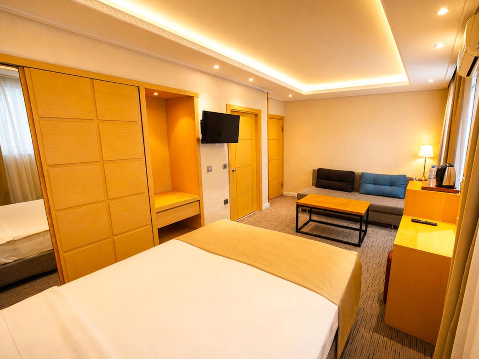 Deluxe Family Room