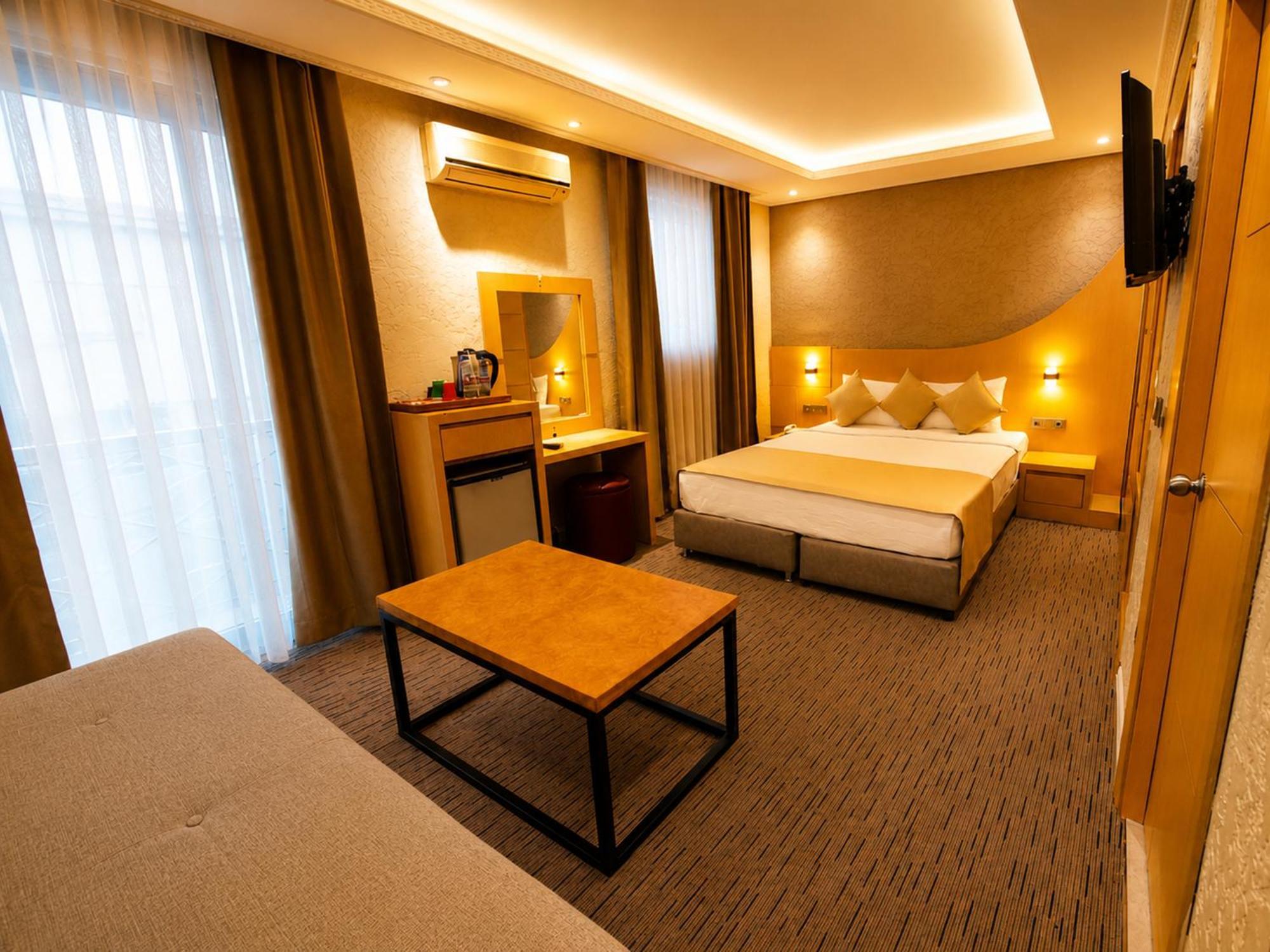 Deluxe Family Room