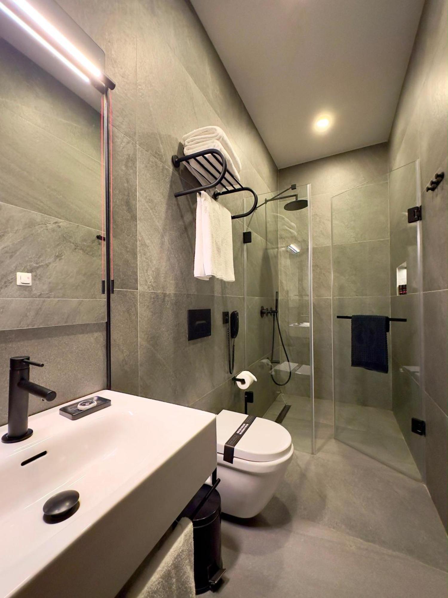 Superior Twin Room Street View