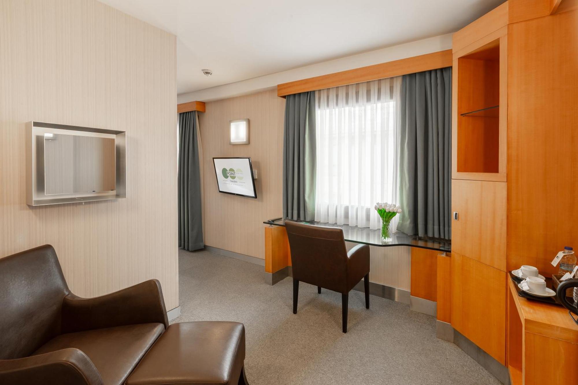 Adjoining Deluxe Family Room