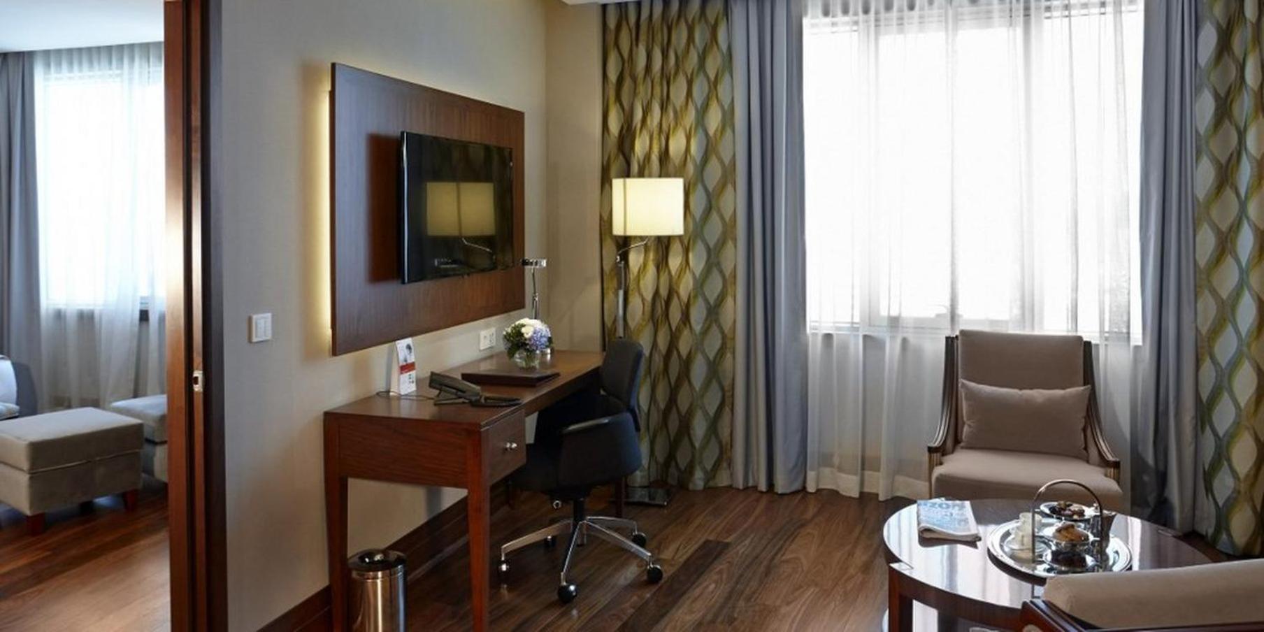 One-Bedroom Suite Single Sofa Bed,555320862:JPEG