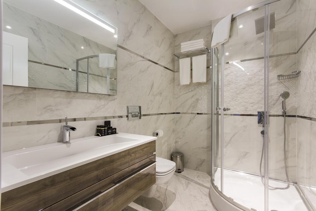 Superior Double Room with Balcony,885763987:JPEG