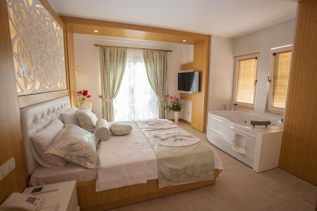 Deluxe Double Room with Spa Bath