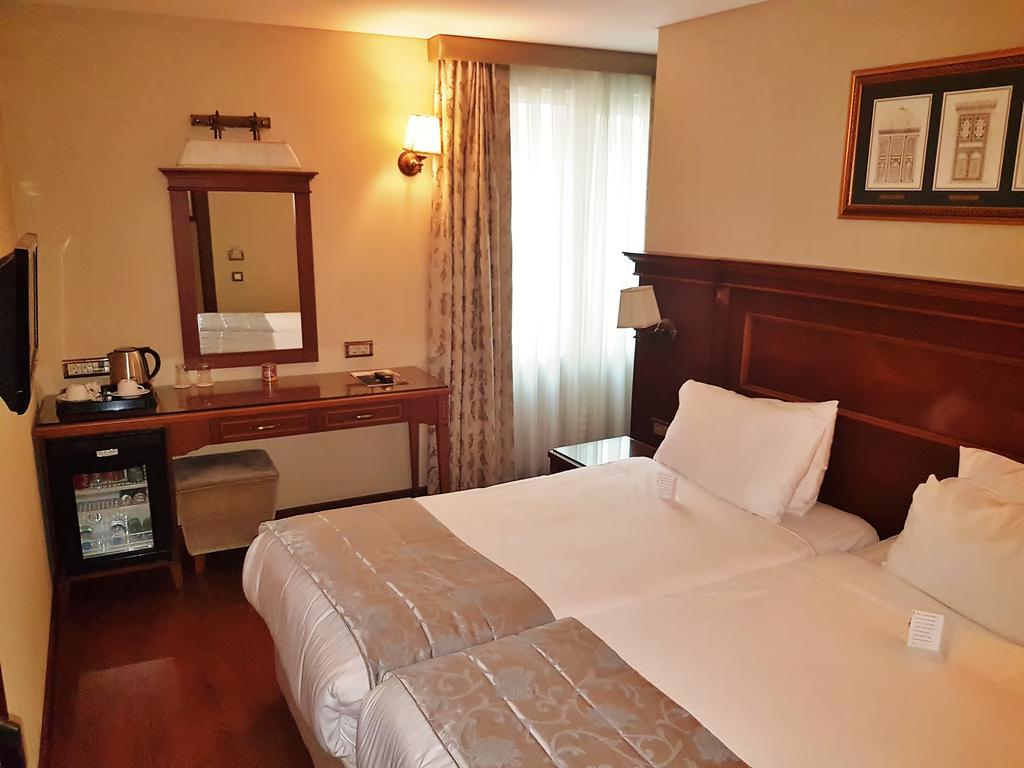 Quarto Econômico com 2 Camas de Solteiro