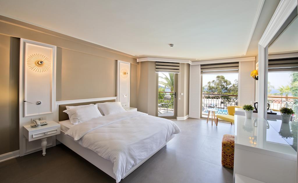 Superior Suite mit Meer- und Poolblick