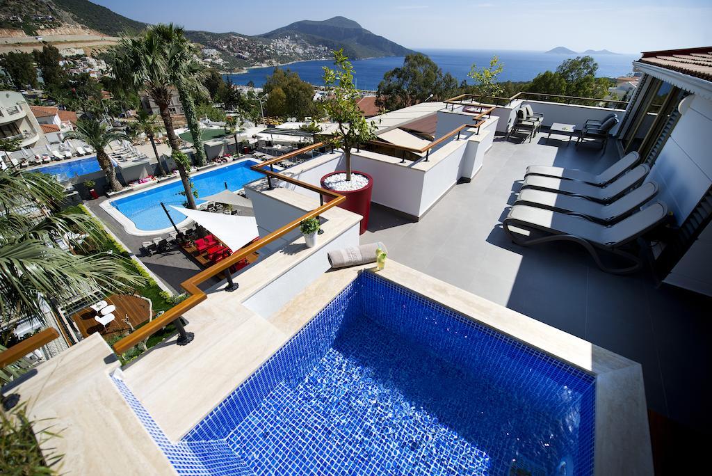 Penthouse-Suite mit Meer- und Poolblick