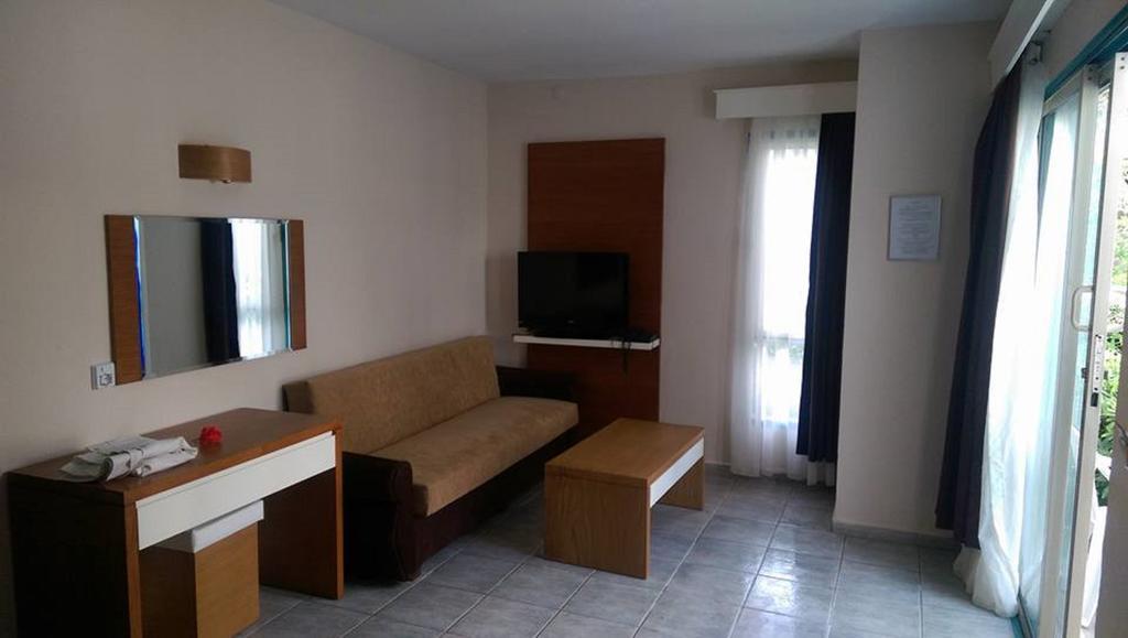 Studio (2 Adults)