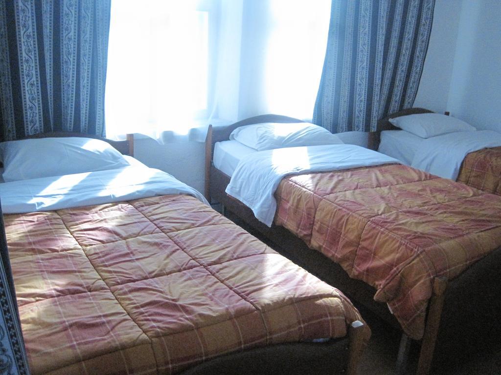 Basic Dreibettzimmer mit Gemeinschaftsbad