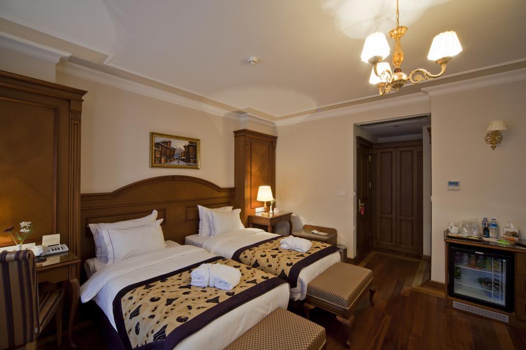 Junior Suite (3 Adults),704065228:JPEG