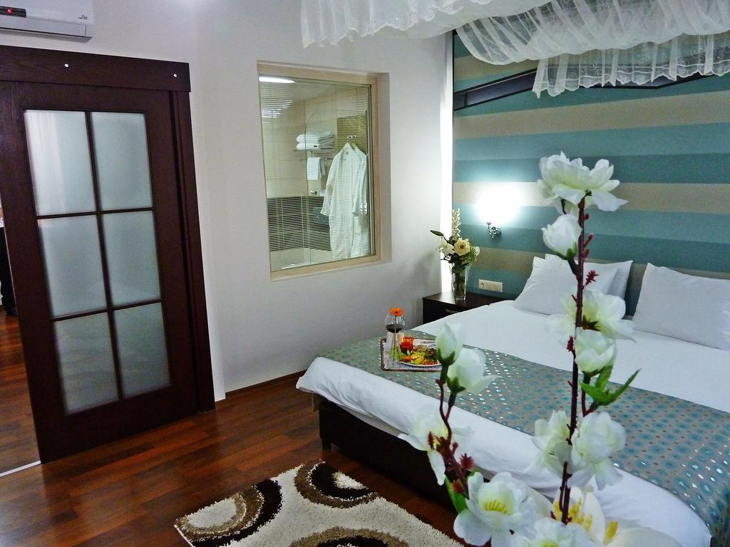 Suite,1327902434:JPEG